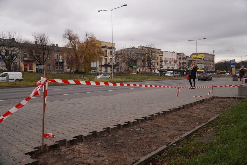 Wielkie zmiany na Żytniej w Kielcach. Z chodników znika kostka. W tych miejscach pojawią się drzewa. Zobaczcie zdjecia