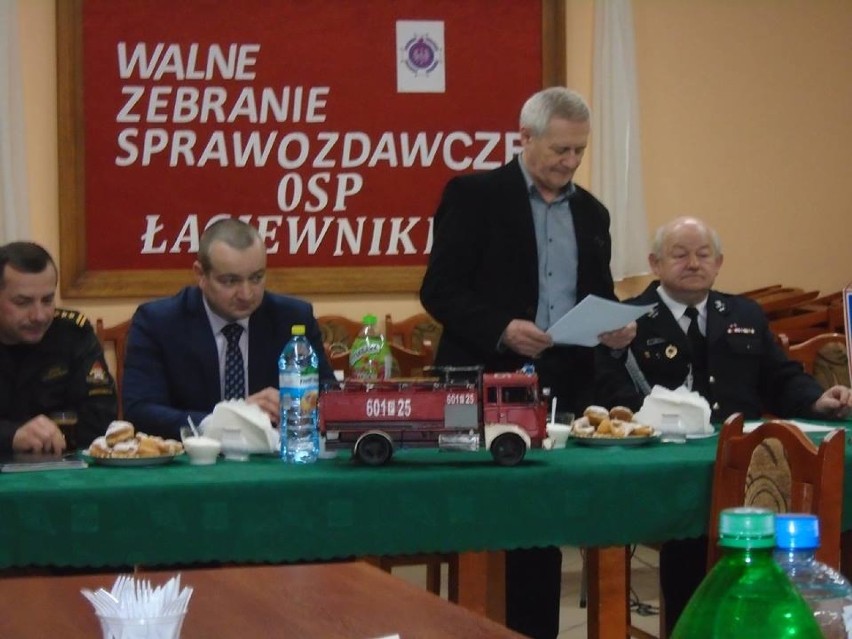Burmistrz Tomasz Lesiński spotkał się ze strażakami z OSP Łagiewniki [FOTO]