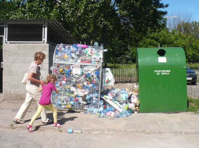 Śmieci z miasta będą zbierane przez Miejskie Przedsiębiorstwo Gospodarki Komunalnej. Stargardzianie oczekują większej liczby pojemników na posegregowane odpady. Teraz często są one przepełnione.