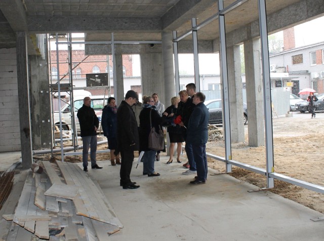 Podczas majowego posiedzenia postępy prac w budowie oglądali radni z komisji kultury.