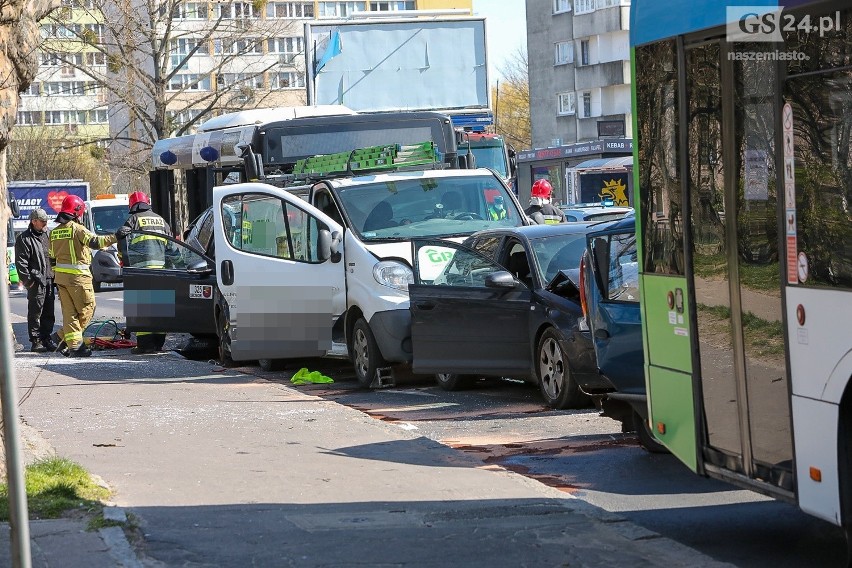 Wypadek na ul. Witkiewicza. W karambolu wzięło udział 6 pojazdów