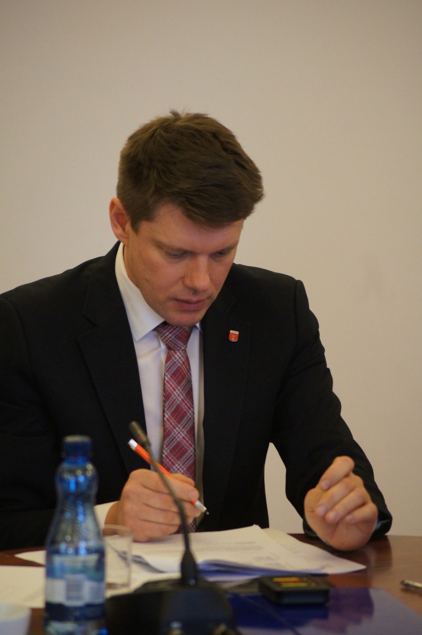 Burmistrz Paweł Okrasa apeluje do radnych o 100 dni spokoju w rządzeniu[FOTO]
