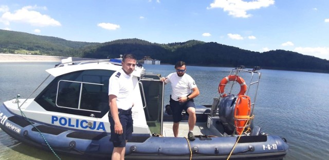 Policja patroluje wody i brzegi Jeziora Mucharskiego. Powstał tu też wodny posterunek