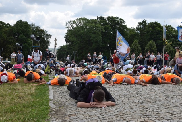 Pielgrzymka Wadowicka dotarła na Jasną Górę w lipcu, ale najwięcej pielgrzymów przyjdzie w sierpniu.

Zobacz kolejne zdjęcia. Przesuwaj zdjęcia w prawo - naciśnij strzałkę lub przycisk NASTĘPNE