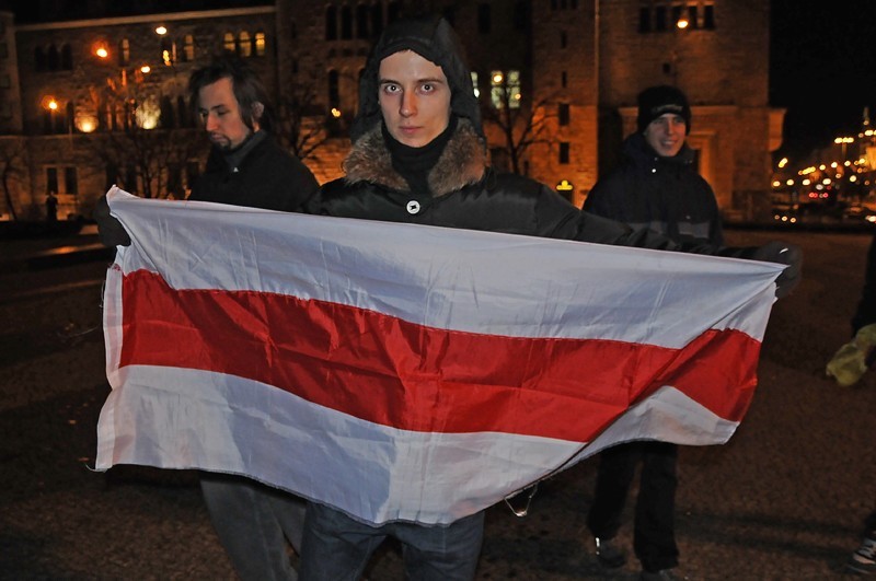 Solidarni z Białorusią manifestowali na placu Mickiewicza [ZDJĘCIA]