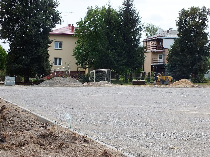 Nowe boisko sportowe w Kraśniku ma powstać do końca września...