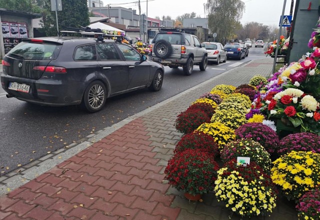 Zmiany w organizacji ruchu drogowego w okolicach cmentarzy można spodziewać się w Osiu i w Wielkim Komorsku