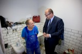 Po lipcowych opadach w Gdańsku. Prezydent Adamowicz obejrzał remontowane lokale[ZDJĘCIA]