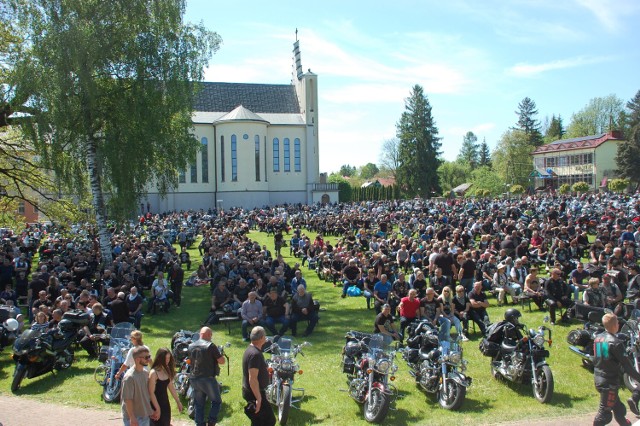 Inauguracja sezonu motocyklowego w Sanktuarium Matki Bożej Saletyńskiej w Dębowcu