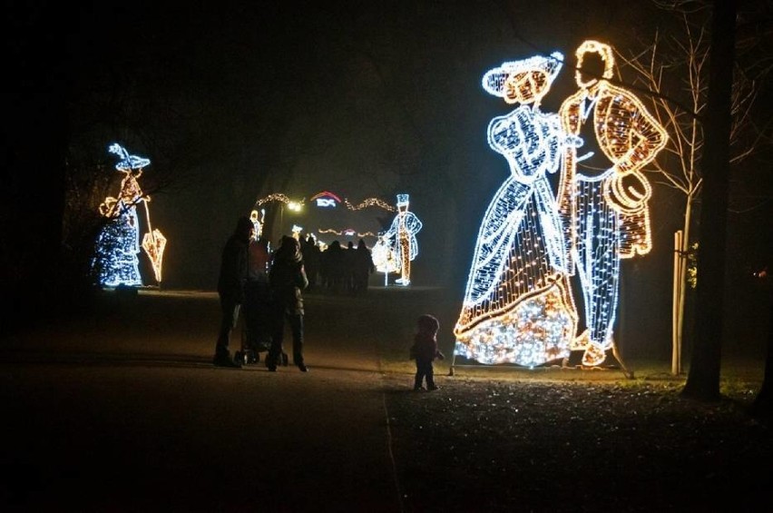 Świąteczna iluminacja w Łazienkach. Królewskie ogrody...