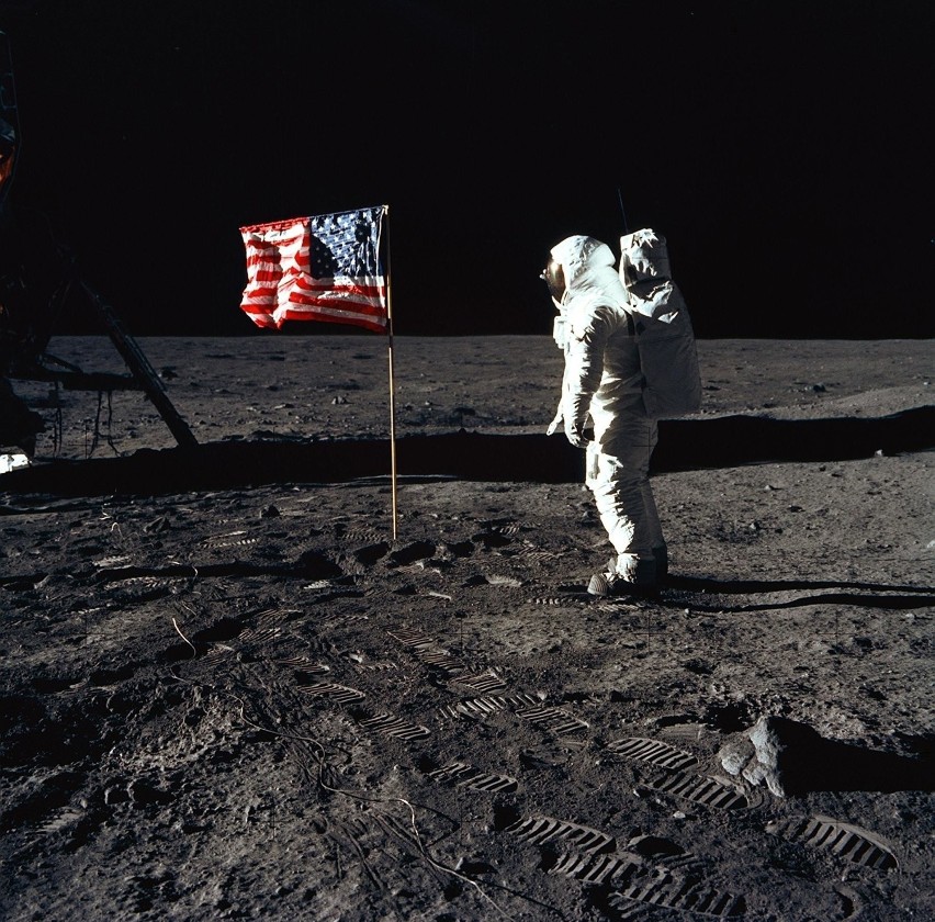 Astronauta Buzz Aldrin, pilot księżycowego modułu pierwszej...