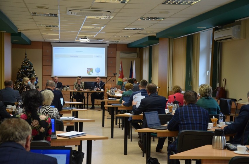 Radni powiatu konińskiego obradowali. Przyjęli nowy program współpracy z organizacjami pozarządowymi oraz dokonali zmian w budżecie