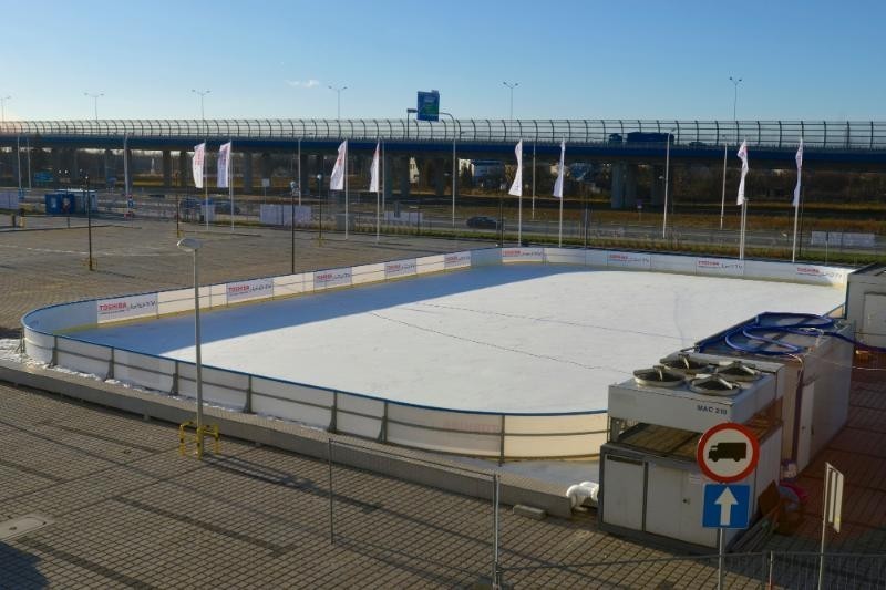 Wrocław: Lodowisko na Stadionie Miejskim otwarte! (CENNIK, GODZINY OTWARCIA)