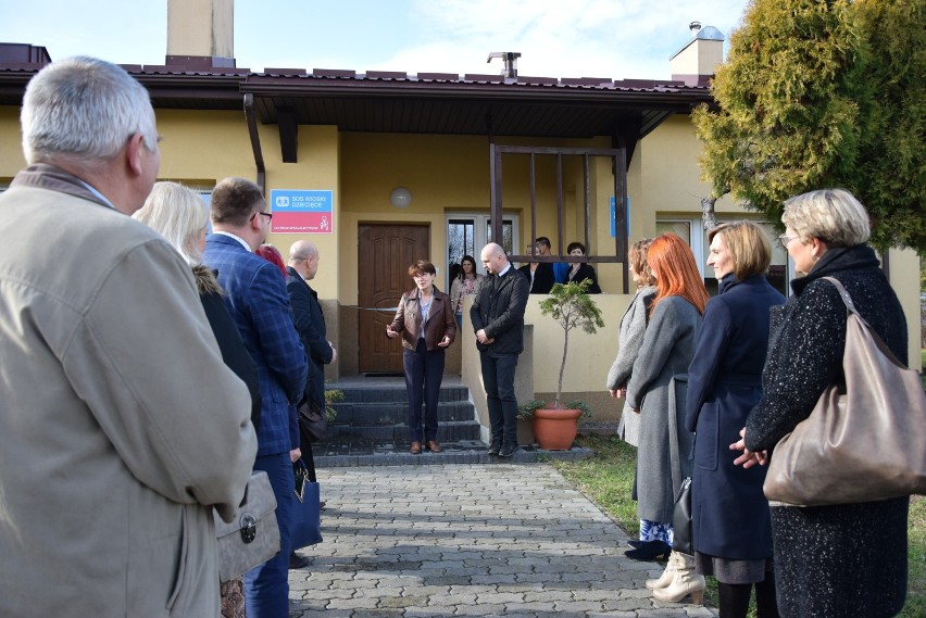 W Kraśniku otworzono pierwsze w Polsce Centrum Specjalistyczne Stowarzyszenia SOS Wioski Dziecięce. Zaglądamy do środka