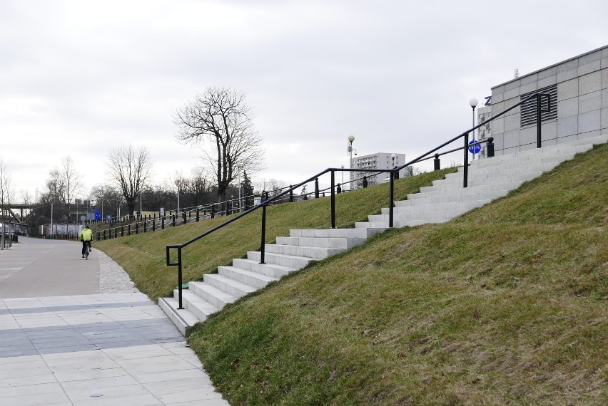 Bulwary nad Wisłą, Warszawa. Nowy odcinek w końcu oddany do użytku. Tak pięknie jeszcze tutaj nie było [ZDJĘCIA]