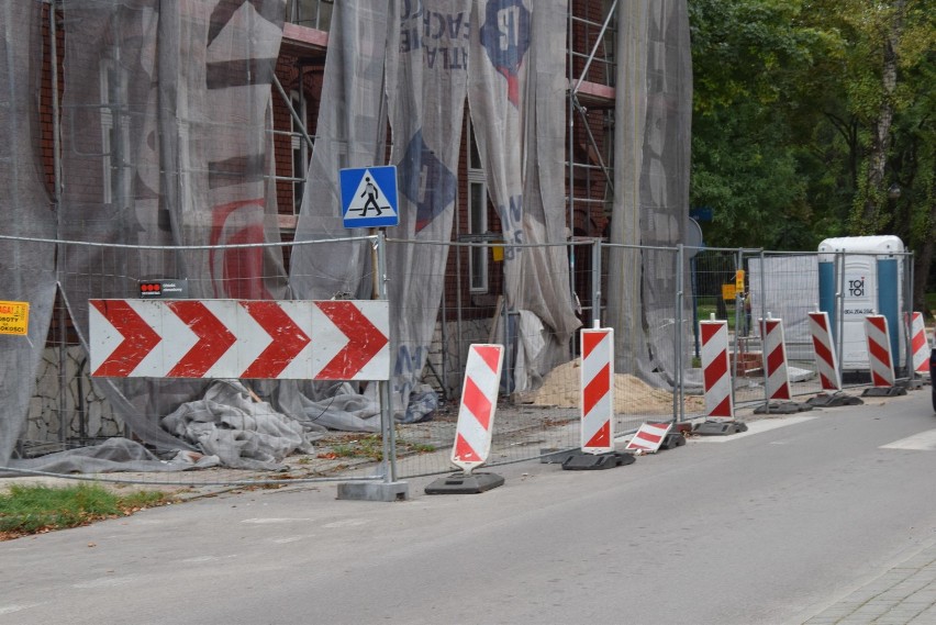 Trwa remont budynku dawnej łaźni na osiedlu TAZ w Zawierciu ZDJĘCIA