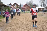 Wielkanocne bieganie i marsz nordic walking w Gnojewie. Trzy okrążenia wokół jeziora