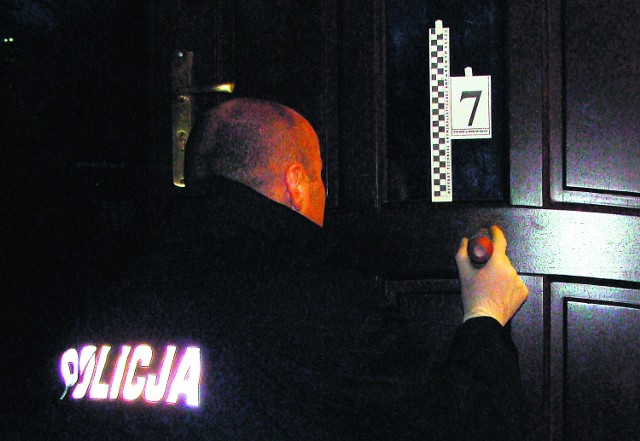 Przez całą noc policjanci zabezpieczali ślady i dowody na miejscu zabójstwa w pensjonacie w Krynicy Zdroju