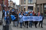 Lębork solidaryzował się z osobami ze spektrum autyzmu. Światowy Dzień Autyzmu w Lęborku [VIDEO]