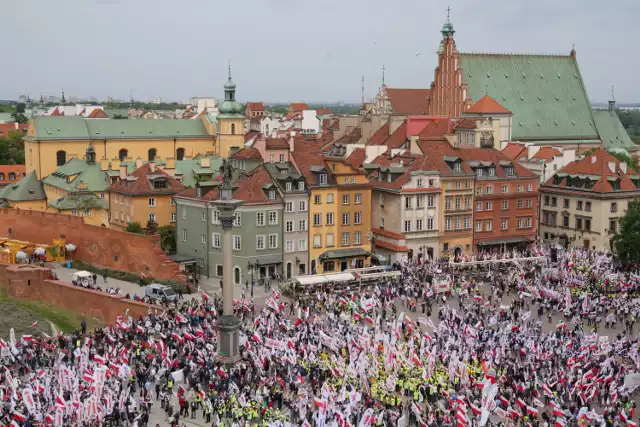 Kilkadziesiąt tysięcy strajkujących w sercu Warszawy