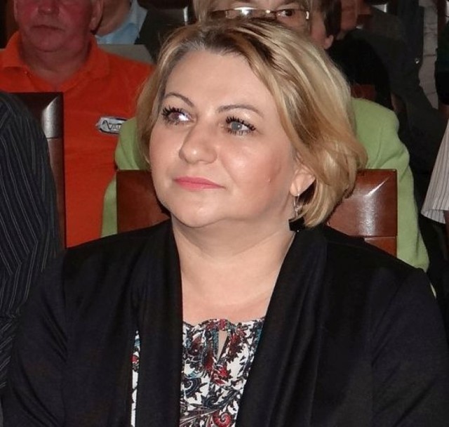 Iwona Koperska nie jest już dyrektorem powiatowej biblioteki w Działoszynie. Objęła dyrektorską posadę w Poczcie Polskiej