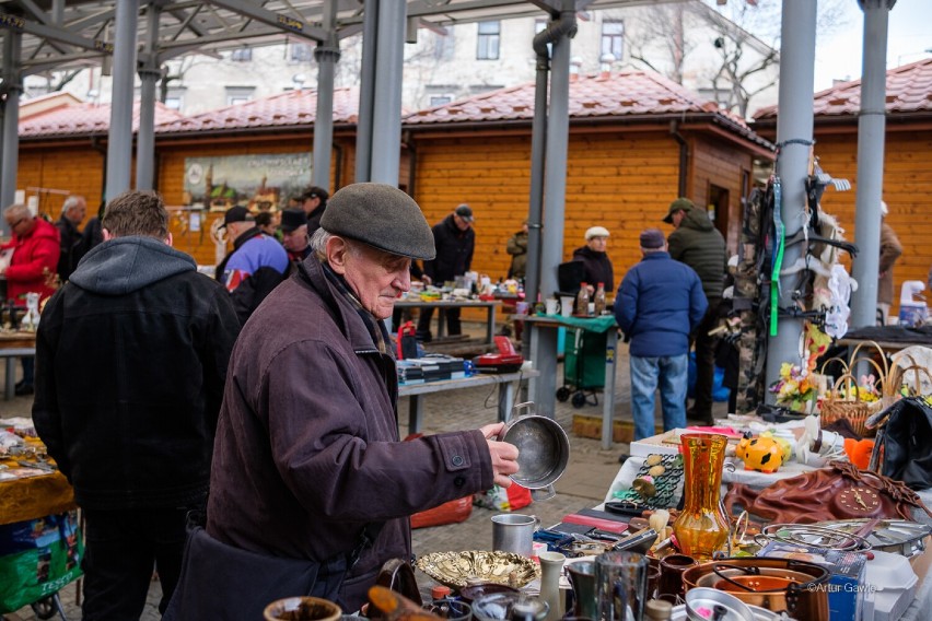 Przedświąteczny Bazar na Starówce w Tarnowie. Miłośnicy pchlich targów spotkali się na tarnowskim Burku [ZDJĘCIA]
