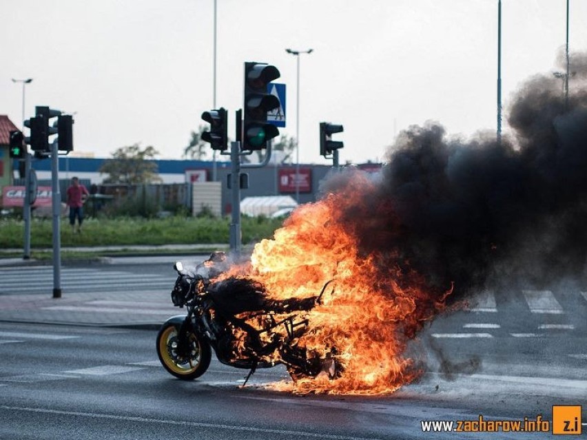 Motocykl spłonął na al. Włókniarzy