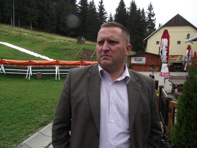 Burmistrz Roland Marciniak uważa, że gmina w daleko idący sposób pomaga spółce zarządzającej Koleją Gondolową w Świeradowie Zdrój.