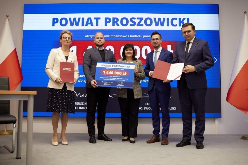 Gmina Kraków, szpital w Proszowicach i szkoła podstawowa w Zawadce z rządowymi milionami na inwestycje
