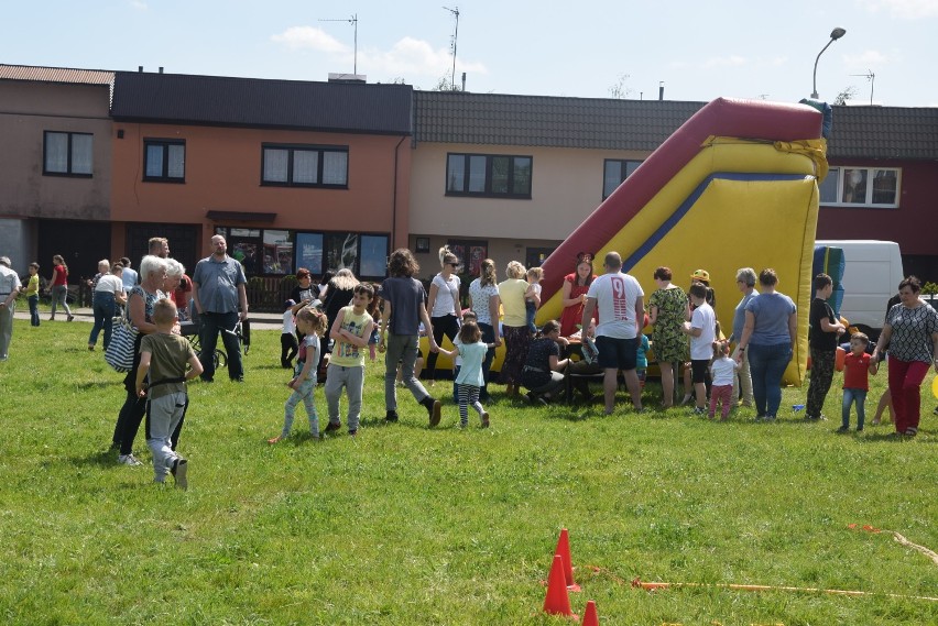 Festyn z okazji Dnia Dziecka na osiedlu nr 6 w Czempiniu