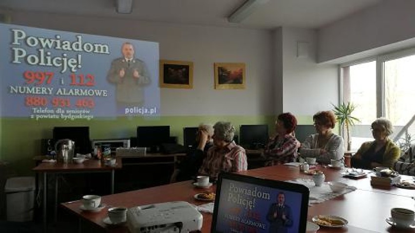 Sieradzcy policjanci w ferie 11 razy rozmawiali z dziećmi o bezpieczeństwie. Nie zapomnieli i o...