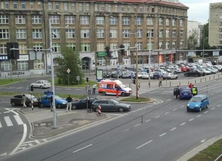 Wrocław: Wypadek na pl. Solidarności na trasie maratonu (ZDJĘCIA)