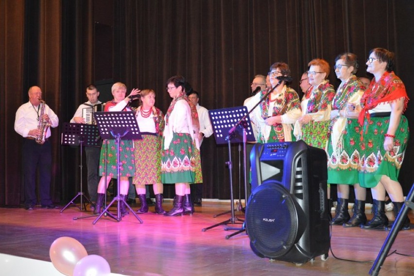 Znakomita zabawa seniorów w Karsznicach [zdjęcia, wideo]
