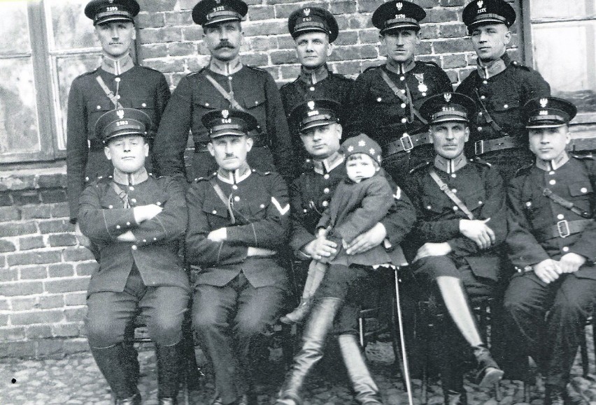 Zdjęcie bełchatowskich policjantów z 1939 roku. Przynajmniej...