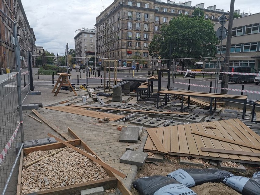 Najmniejszy park świata powstaje w Warszawie. Kieszonkowe miejsce do odpoczynku zyskają mieszkańcy Pragi Północ