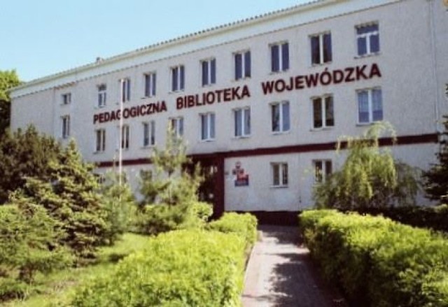 28 listopada przyjęto uchwałę nadania Pedagogicznej Bibliotece ...