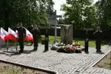 Na cmentarzu w Kielcach modlono się w intencji ofiar II wojny światowej. Byli kombatanci, młodzież, władze samorządowe. Zobacz zdjęcia