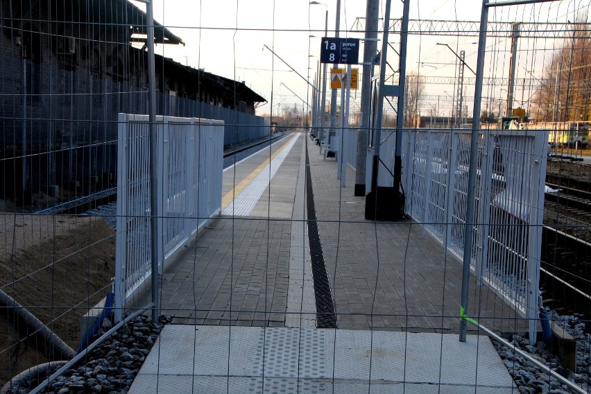 Inwestycja kolejowa w Zielonej Górze - peron 1a [zdjęcia]