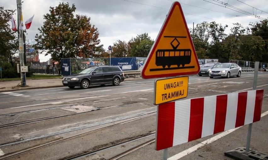 Samochody i tramwaje wróciły na wiadukt Hucisko [ZDJĘCIA]