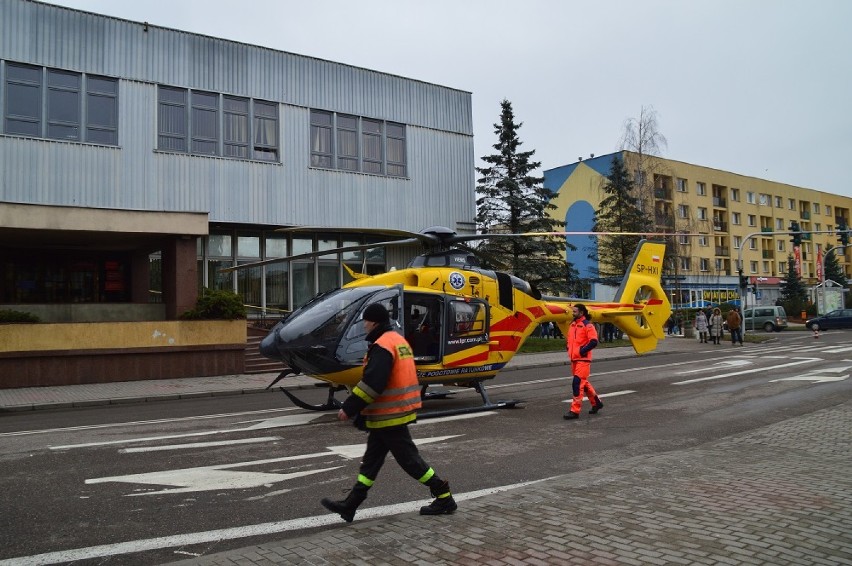 W centrum Suwałk wylądował helikopter. Okazało się, że wszystkie karetki były wówczas w terenie (zdjęcia)