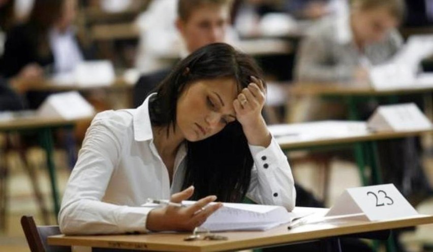 Z raportu NIK wynika, że obowiązkowy egzamin maturalny z...