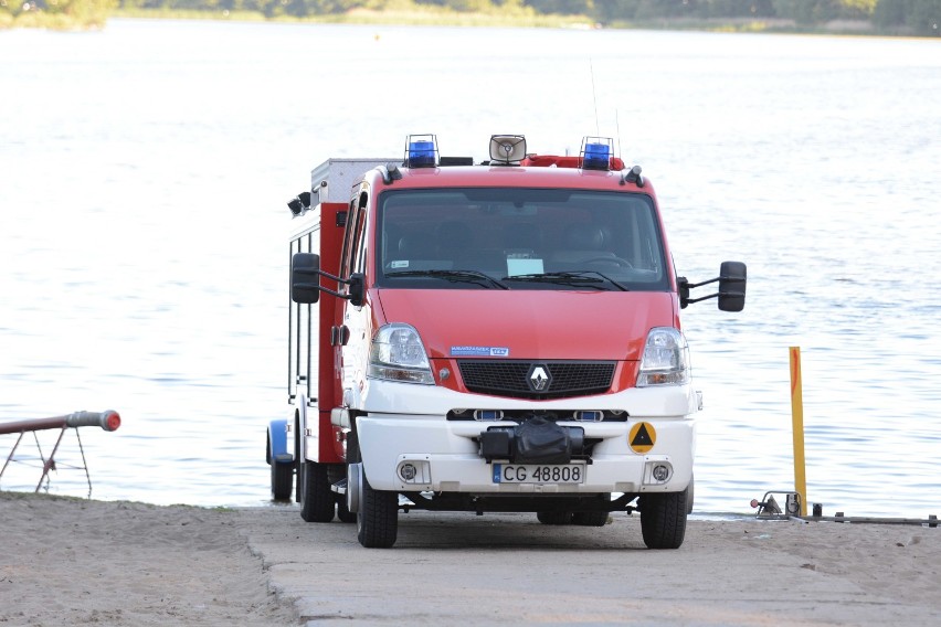 Strażacy szukali w Jeziorze Rudnickim pompy insulinowej [zdjęcia]