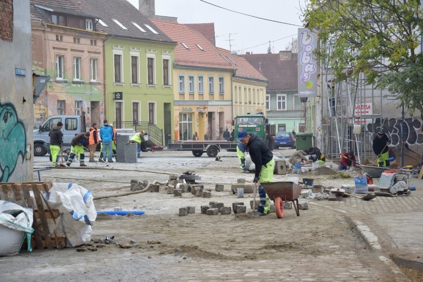 W piątek, 9 listopada, w południe na Placu Matejki w...