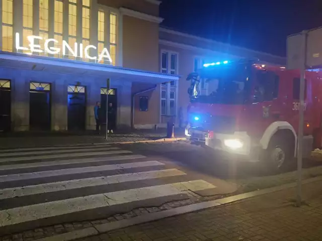 W budynku dworca PKP w Legnicy włączył się alarm przeciwpożarowy