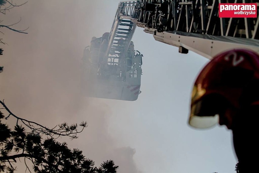 Szczawno-Zdrój: Pożar komina w budynku przy ulicy Mickiewicza [ZDJĘCIA]