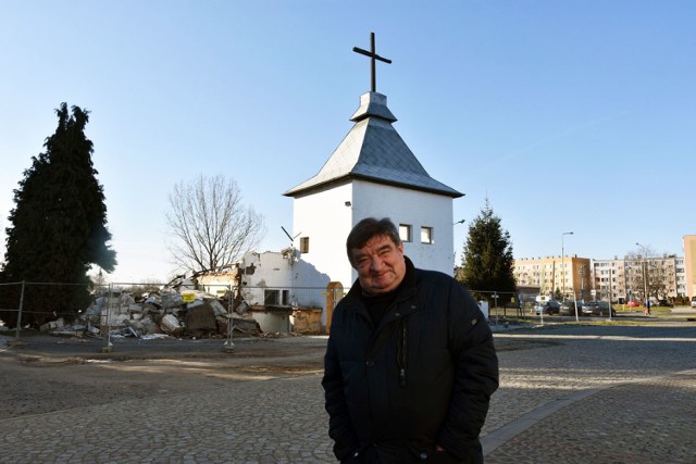 Dawna kaplica w parafii ks. Gacka legła w gruzach.
