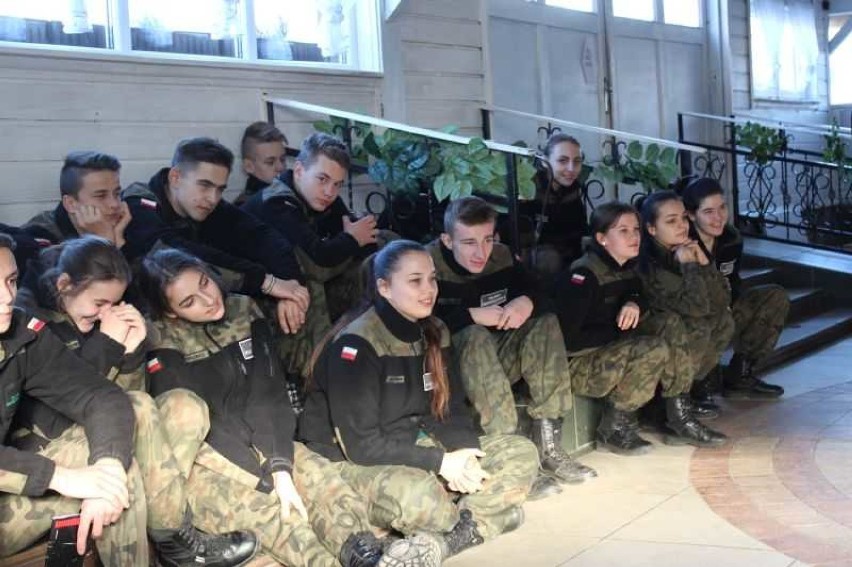Przed mundurówką z Dąbrowy Białostockiej, karabiny, pistolety i rewolwery nie mają żadnych tajemnic (zdjęcia) 