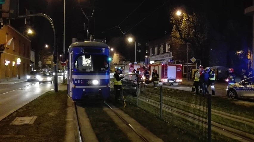 Kraków. Wypadek na skrzyżowaniu ul. Mogilskiej i Cystersów [ZDJĘCIA, WIDEO]