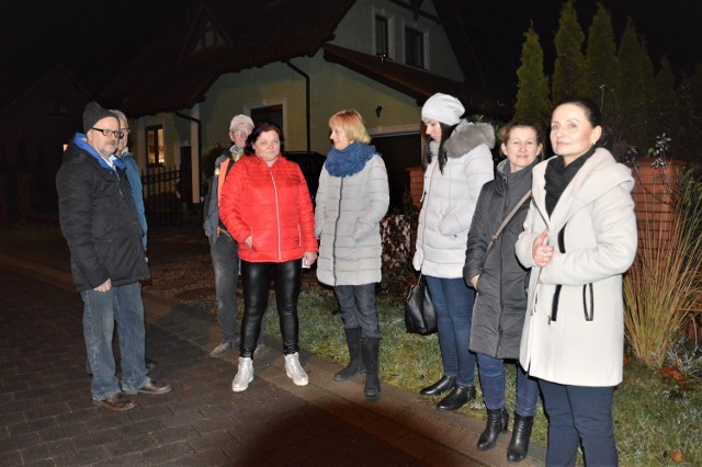 Mieszkańcy ul. Jana Pawła II poprosili o interwencję w sprawie drogi, która powstaje przy ich domkach. - Jak budowaliśmy domy nie było mowy o tym, ze będą tutaj jeżdziły tiry - mówią.