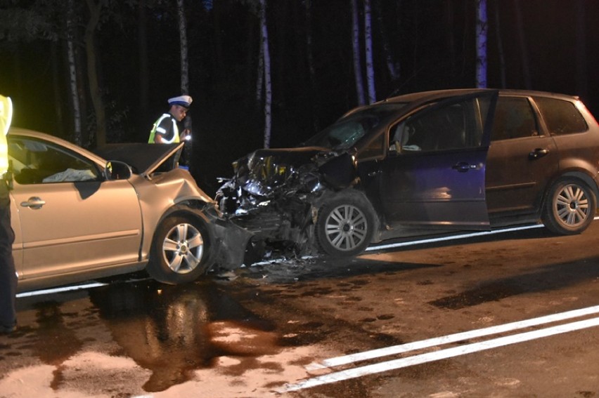 Wypadek na drodze Prochowice - Lubin, cztery osoby ranne! [ZDJĘCIA]